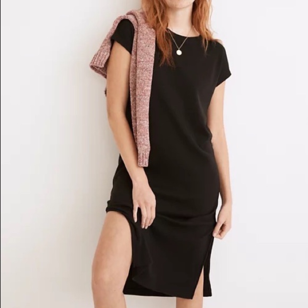 Ribbed black short sleeve dress